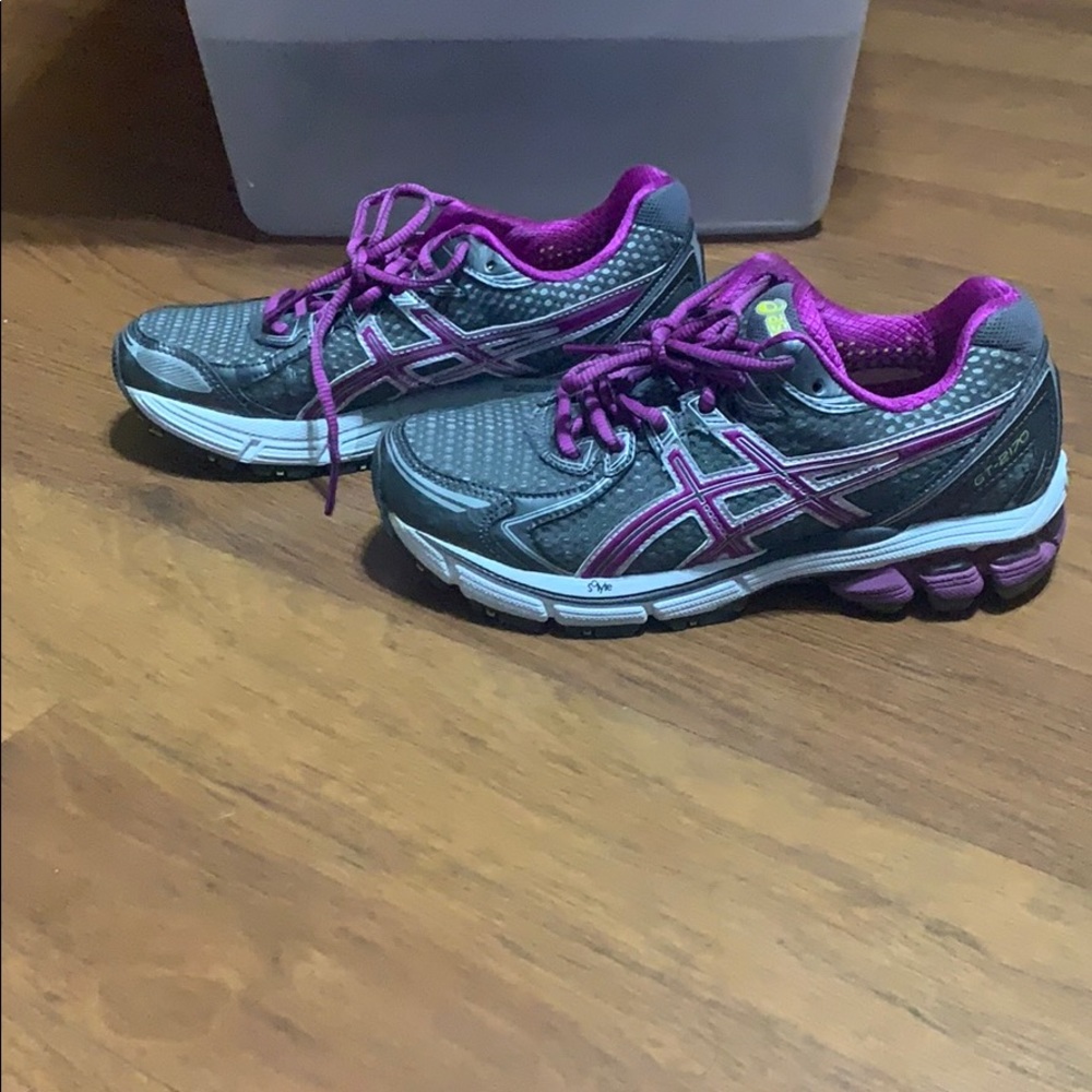 ASICS Running Shoes - Picture 2 of 3